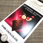 Lindt Chocolat Cafe - エクセレンスクランベリーアーモンド＆ヘーゼルナッツ