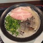 龍潭酒家 - 特製豚骨ラーメン