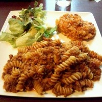 ラ・カンティーナ・カンチェーミ - まかないプレート（900円）。パスタはAランチのミートソースのフジッリ