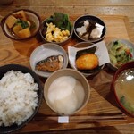 山芋の多い料理店 川崎 - ６種のおばんざい定食
