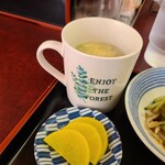 Genkichi - スープとたくわんです。