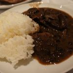 サプカイ - カレーに見えますか？ぶっぶ～！黒豆と豚肉のスープでした～。