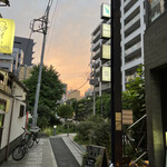 エンジン - 看板が空に映える