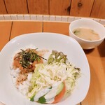 梅の湯 - 韓国風サーモンユッケ丼