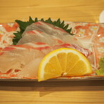 恵美寿屋 - 真鯛造り（320円）