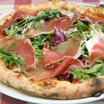 イタリア食堂 MARIA - 【2022年夏】サラダ仕立てのピッツァ