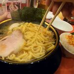 横浜家系ラーメン 大輝家 - 麺量は160gとのことですが、今回の一杯はそれ以上の麺量かと思われます！