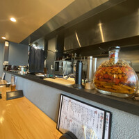 飯田橋 喝采 - 店内は満席　昼ど真ん中　OLさん多し
                    
                    めちゃめちゃ洒落乙
                    
                    人がいっぱいで写真が撮れませんでした…
                    
                    広々とした檜のカウンターであります。