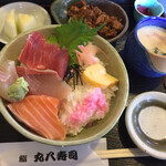 Maruhachi Zushi - 海鮮丼ぶり定食¥700