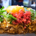 鉄板月輪 - 炒め蒸らしのキャベツが覗く断面（2013年2月9日）