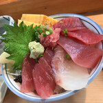 Hiyoutan Sushi - まぐろ丼750円。