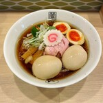 Uguisuya - 特製醤油ラーメン味玉トリプルトッピング　別アングル