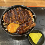 かつ丼 吉兵衛 - ソース、てんこ盛り