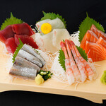 Five-piece sashimi assortment