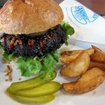 カウボーイカレー - ワイルドカウボーイバーガー、ポテト付きで1300円