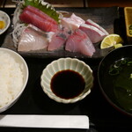 魚吟酒場 - 刺身定食1.080円