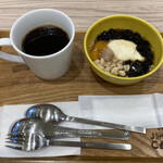 J Smile CAFE - 1番最初に来た豆花とコーヒー
