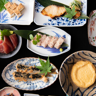 味付けから見た目まで再現した、伝統の江戸料理をご提供