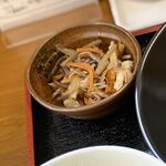 となりの食堂 - 小鉢は　きんぴら