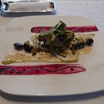 シャトー　ラ・パルム・ドール - ▶▶お魚料理メインその1
      アスパラガスの上に載せた黒鮑のポワレ
      ライム風味のブールブランソース　きのこのヴルーチ