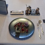 シャトー　ラ・パルム・ドール - デザート
      2種のクリームチーズと
      ストロベリー、ブルーベリーのアイス