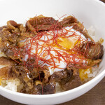 ダーツカフェ ウノ - 網焼き牛カルビ丼
