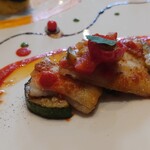 シャトー　ラ・パルム・ドール - こんがりと焼かれたタチウオの下にはズッキーニがある