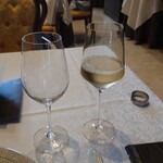 シャトー　ラ・パルム・ドール - グラスワイン（カール・ユング白）800円