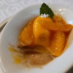 シャトー　ラ・パルム・ドール - ○ミルクチョコレートのプリン
      ミルクチョコレートとマンゴーのアイス、
      突飛な組み合わせに思えるけれど意外に美味しくて面白い❕