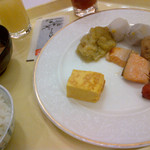 KEIO PLAZA HOTEL TOKYO - 小食なんで…