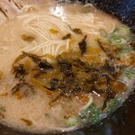 火風鼎 - ニンニクと高菜を投入