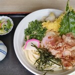 びっくりうどん - 冷やしぶっかけうどん　800円（令和4年6月現在）