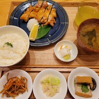 京都石塀小路豆ちゃ 有楽町 - 塩鶏の柚子胡椒焼き御膳。
