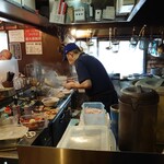 麺屋 悠 - 食券を渡すと、早速調理がスタートした♪