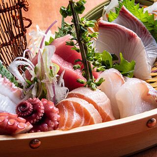 Enjoy fresh seafood purchased from the market as sashimi or Sushi!