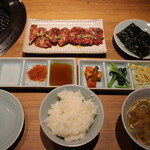 Yakiniku Keirakuen - 限定焼肉定食１５００円税込み（１６５０円）