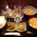 Shungyo Shunsai Kakoiya - 活〆黒鯛とネギトロ定食。850円