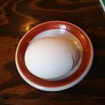 笠岡鶏らーめん - サービスのゆで卵