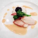 シュマンドール - 活オマールを目の前でボイルして、フランマンジェにしてくださいました。茹でたてで、香り歯ごたえが素晴らしいです。