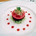 シュマンドール - 濃厚なトマトソースは、色合いと旨みが特徴的です。