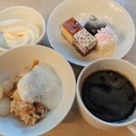 Burue - 炊き込みご飯とろろトッピング、ソフトクリーム、プチケーキ、アメリカン