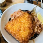 一角 - 鶏の唐揚げとアジフライ定食