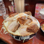 Akiyama Shiyokudou - 豚バラだけでなく、鶏肉もあり、昔と違う。