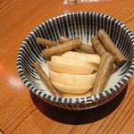 肉豆冨とレモンサワー 大衆食堂 安べゑ - 季節の浅漬け