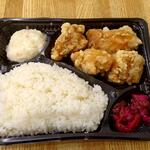 からあげや カリッジュ - 唐揚げ弁当 (税込)700円 ※開封後 (2022.06.17)