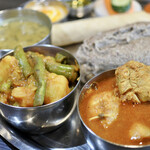 ネパール民族料理 アーガン - チキンカレーも野菜カレー