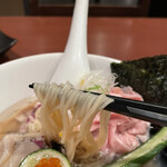 酒肴場 屯 - 三河屋製麺の多加水麺