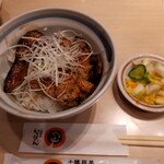 十勝豚丼 いっぴん - ハーフ豚丼(タレ多め)