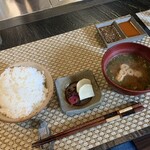 鉄板なかつか - ご飯、漬物、みそ汁【2022.6】