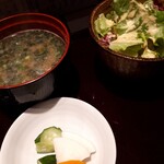 天婦羅 割烹 田崎 - 味噌汁、漬物、サラダ